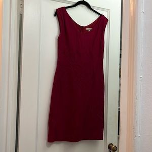 Be that lady in rouge in this silhouette-flattering dress